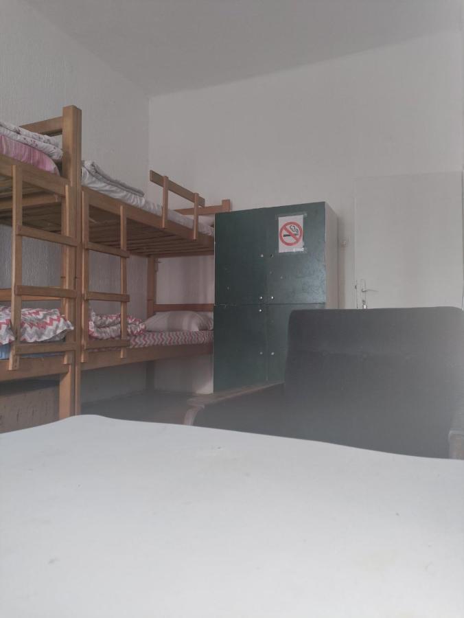 Hostel Yolo Beograd Ngoại thất bức ảnh