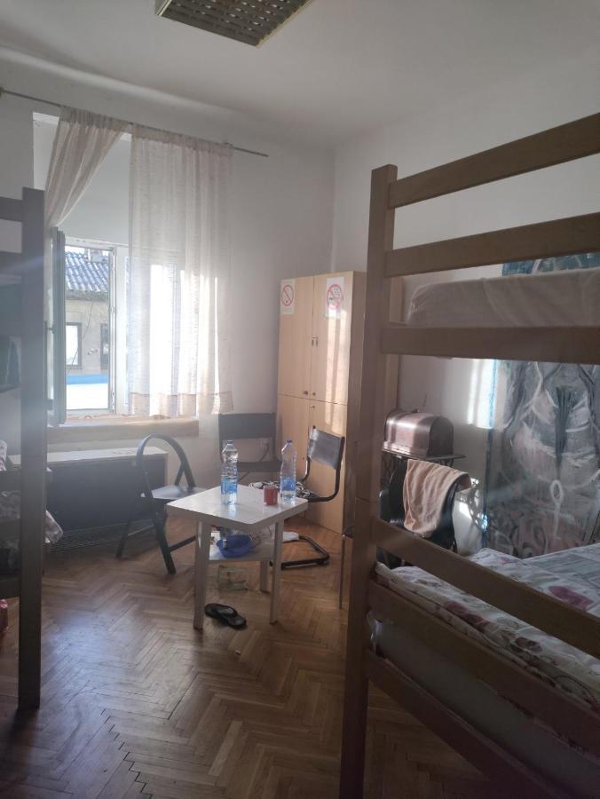 Hostel Yolo Beograd Ngoại thất bức ảnh