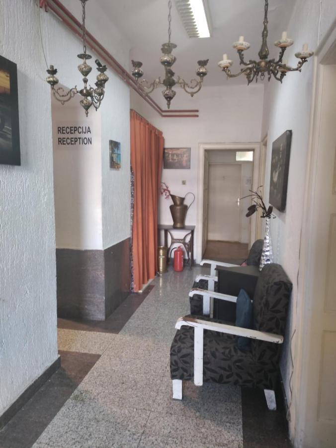 Hostel Yolo Beograd Ngoại thất bức ảnh