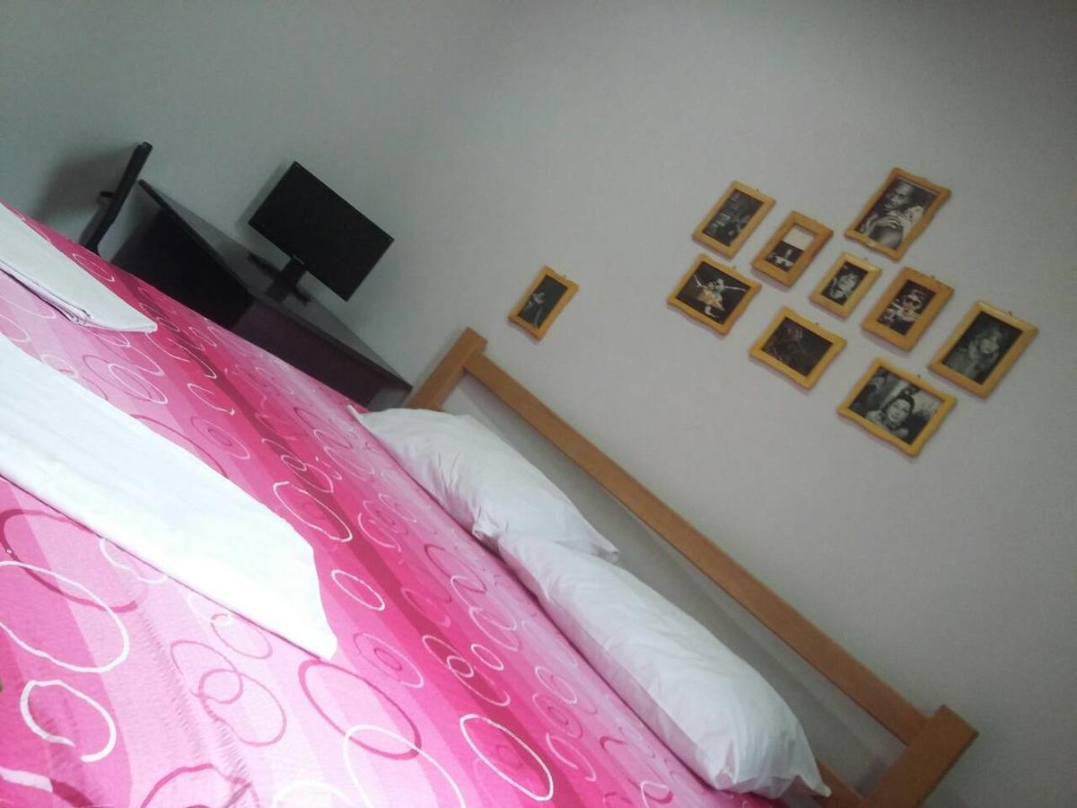 Hostel Yolo Beograd Ngoại thất bức ảnh