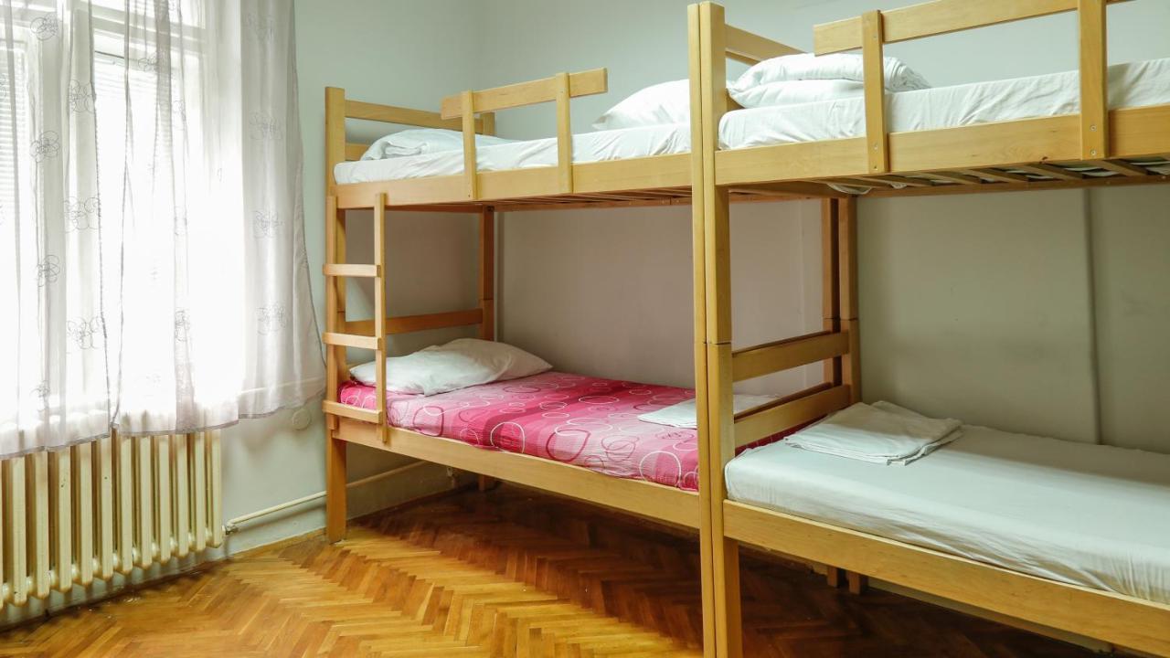 Hostel Yolo Beograd Ngoại thất bức ảnh