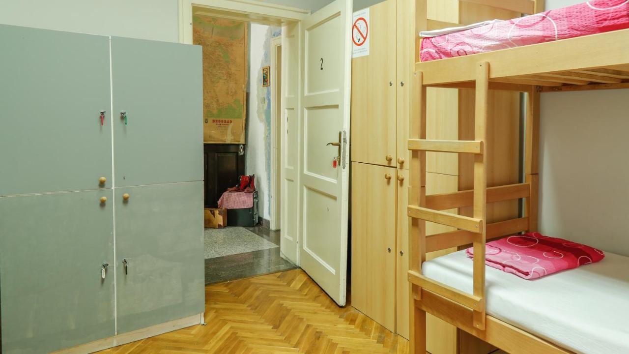 Hostel Yolo Beograd Ngoại thất bức ảnh