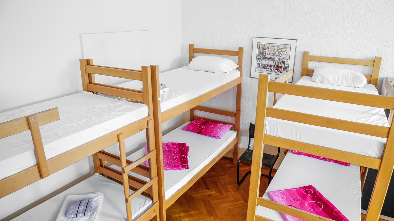 Hostel Yolo Beograd Ngoại thất bức ảnh