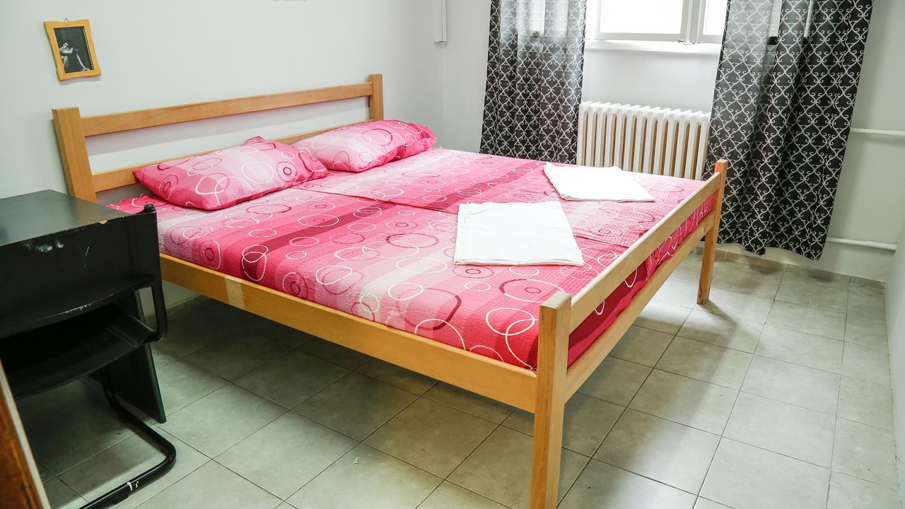 Hostel Yolo Beograd Ngoại thất bức ảnh