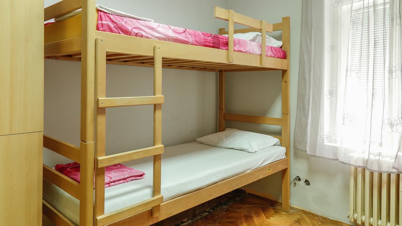 Hostel Yolo Beograd Ngoại thất bức ảnh