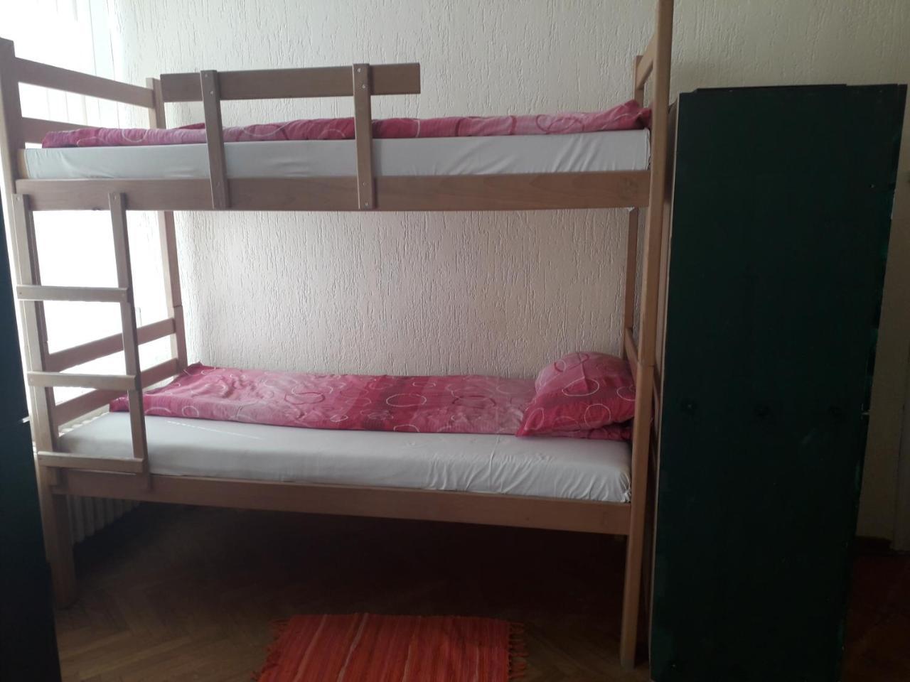 Hostel Yolo Beograd Ngoại thất bức ảnh